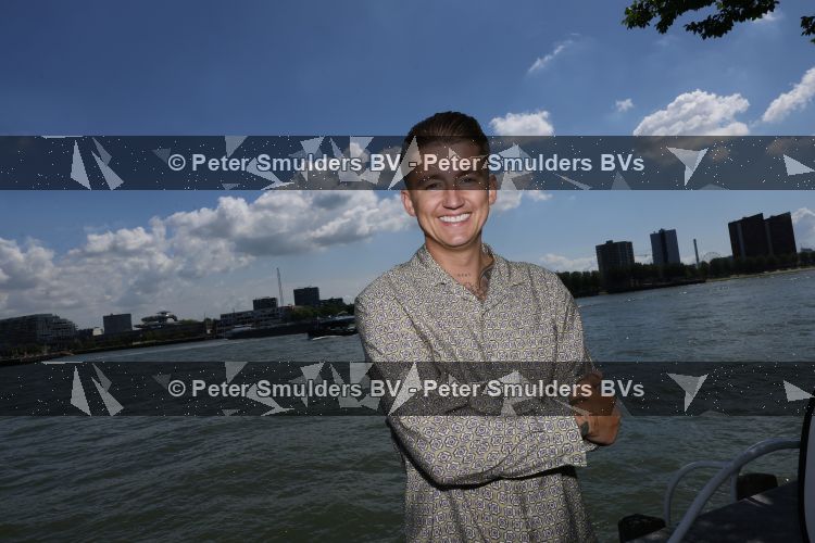 Rotterdam 1 juli 2026
Presentatie de pianoman van Jeroen v d Boom . Gastoptredens zijn er van Mart Hoogkamer Glennis Grace Waylon Luuk v d Boom Kimberly Fransens en Sezina Kelsey