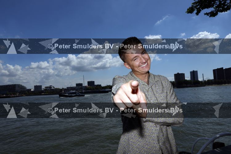 Rotterdam 1 juli 2026
Presentatie de pianoman van Jeroen v d Boom . Gastoptredens zijn er van Mart Hoogkamer Glennis Grace Waylon Luuk v d Boom Kimberly Fransens en Sezina Kelsey