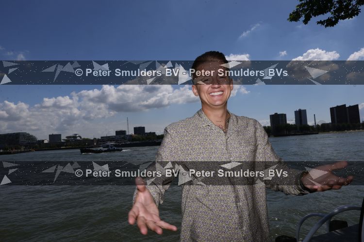 Rotterdam 1 juli 2026
Presentatie de pianoman van Jeroen v d Boom . Gastoptredens zijn er van Mart Hoogkamer Glennis Grace Waylon Luuk v d Boom Kimberly Fransens en Sezina Kelsey