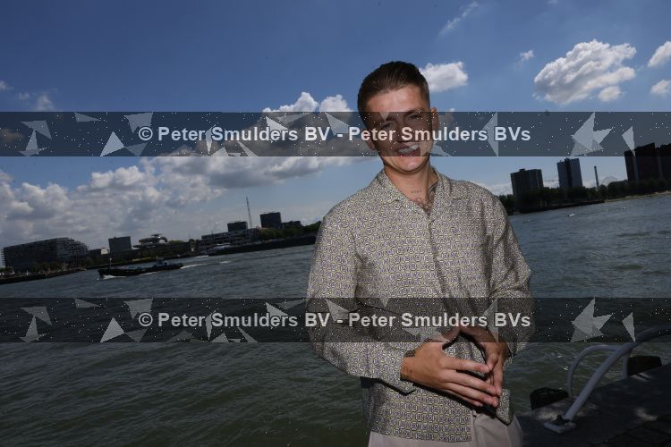 Rotterdam 1 juli 2026
Presentatie de pianoman van Jeroen v d Boom . Gastoptredens zijn er van Mart Hoogkamer Glennis Grace Waylon Luuk v d Boom Kimberly Fransens en Sezina Kelsey