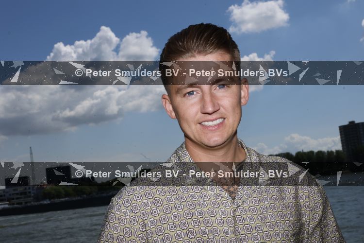 Rotterdam 1 juli 2026
Presentatie de pianoman van Jeroen v d Boom . Gastoptredens zijn er van Mart Hoogkamer Glennis Grace Waylon Luuk v d Boom Kimberly Fransens en Sezina Kelsey