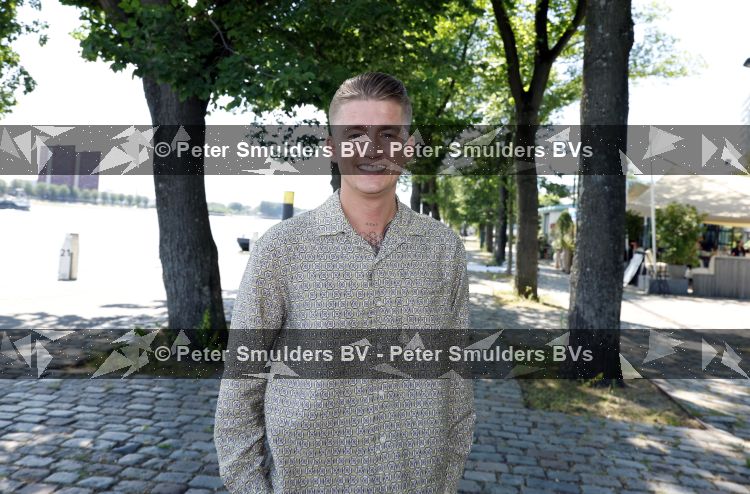 Rotterdam 1 juli 2026
Presentatie de pianoman van Jeroen v d Boom . Gastoptredens zijn er van Mart Hoogkamer Glennis Grace Waylon Luuk v d Boom Kimberly Fransens en Sezina Kelsey