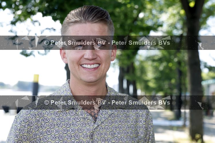 Rotterdam 1 juli 2026
Presentatie de pianoman van Jeroen v d Boom . Gastoptredens zijn er van Mart Hoogkamer Glennis Grace Waylon Luuk v d Boom Kimberly Fransens en Sezina Kelsey