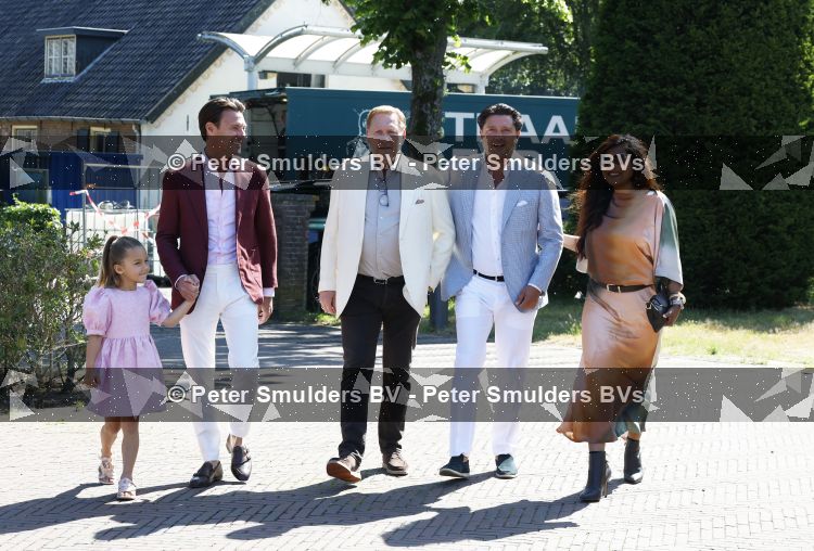 Blaricum / Amstelveen 28 mei 2026
Oger Lusink en zijn vrouw Ellen trouwen in het gemeentehuis van Blaricum en daarna hebben ze een lunch bij restaurant Aan de Poel .Martijn Lusink met dochter  Sander Lusink Oos Kesbeke en zijn vrouw 