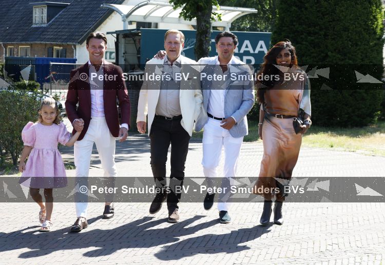 Blaricum / Amstelveen 28 mei 2026
Oger Lusink en zijn vrouw Ellen trouwen in het gemeentehuis van Blaricum en daarna hebben ze een lunch bij restaurant Aan de Poel .Martijn Lusink met dochter  Sander Lusink Oos Kesbeke en zijn vrouw 