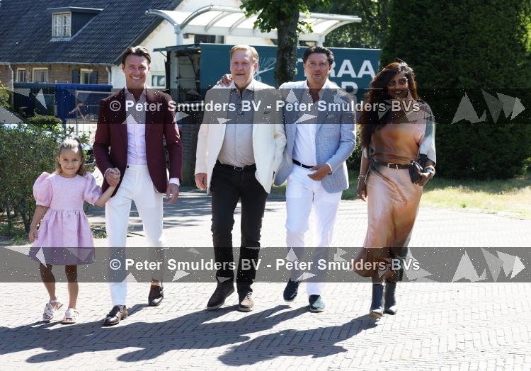 Blaricum / Amstelveen 28 mei 2026
Oger Lusink en zijn vrouw Ellen trouwen in het gemeentehuis van Blaricum en daarna hebben ze een lunch bij restaurant Aan de Poel .Martijn Lusink met dochter  Sander Lusink Oos Kesbeke en zijn vrouw 