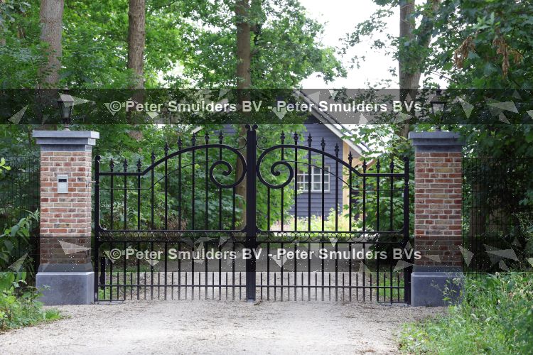 Noordwijkerhout 5 juli 2026
Het huis van de Meilandjes is klaar . Martien Erica en Maxime wonen in 1 grote villa die opgedeeld is in 2 huizen 