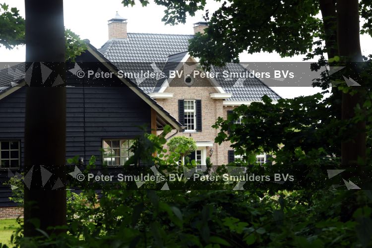 Noordwijkerhout 5 juli 2026
Het huis van de Meilandjes is klaar . Martien Erica en Maxime wonen in 1 grote villa die opgedeeld is in 2 huizen 