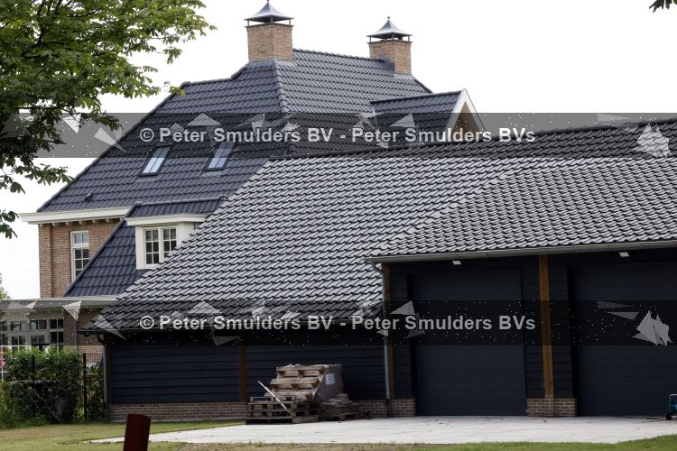 Noordwijkerhout 5 juli 2026
Het huis van de Meilandjes is klaar . Martien Erica en Maxime wonen in 1 grote villa die opgedeeld is in 2 huizen 