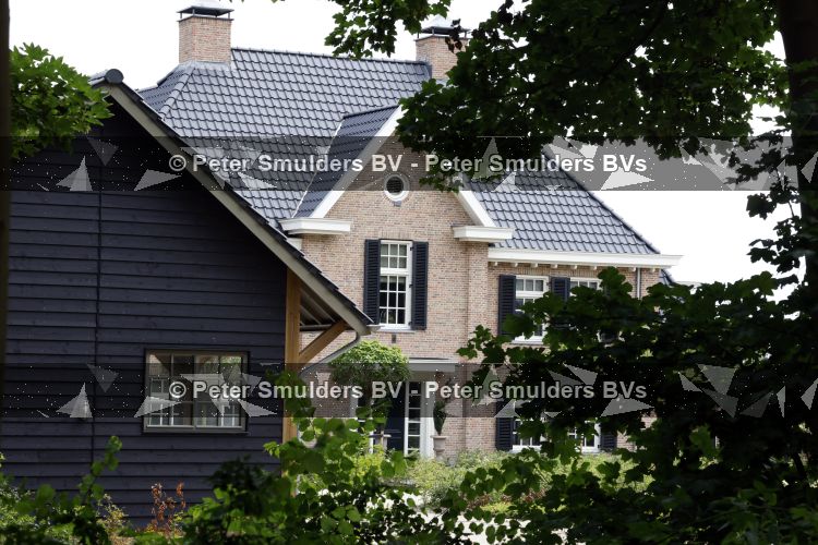 Noordwijkerhout 5 juli 2026
Het huis van de Meilandjes is klaar . Martien Erica en Maxime wonen in 1 grote villa die opgedeeld is in 2 huizen 
