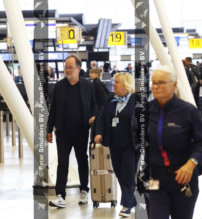Schiphol 16 mei 2026
Wim Kieft en Michel v Egmond vertrekken met TUI vanaf Schiphol naar Curacao .