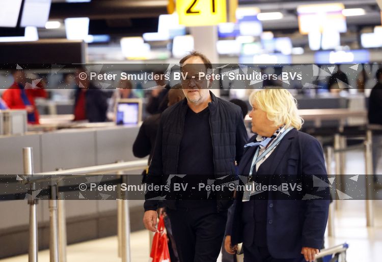 Schiphol 16 mei 2026
Wim Kieft en Michel v Egmond vertrekken met TUI vanaf Schiphol naar Curacao .