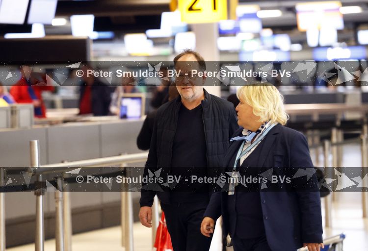 Schiphol 16 mei 2026
Wim Kieft en Michel v Egmond vertrekken met TUI vanaf Schiphol naar Curacao .