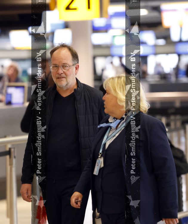 Schiphol 16 mei 2026
Wim Kieft en Michel v Egmond vertrekken met TUI vanaf Schiphol naar Curacao .