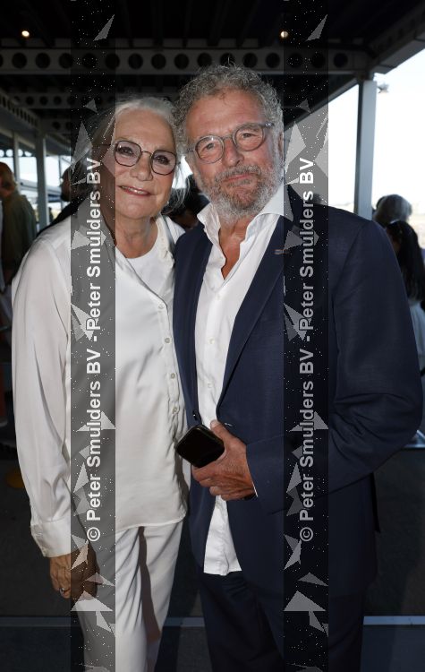 Leiden 11 juli 2026
De laatste voorstelling de soldaat van Oranje in de Hangar. Monique v d Ven kwam met haar man Edwin de Vries 