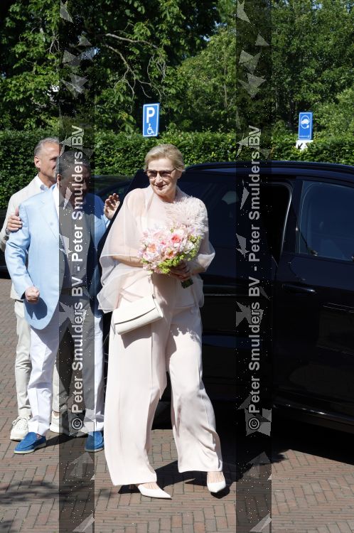 Blaricum / Amstelveen 28 mei 2026
Oger Lusink en zijn vrouw Ellen trouwen in het gemeentehuis van Blaricum en daarna hebben ze een lunch bij restaurant Aan de Poel 
