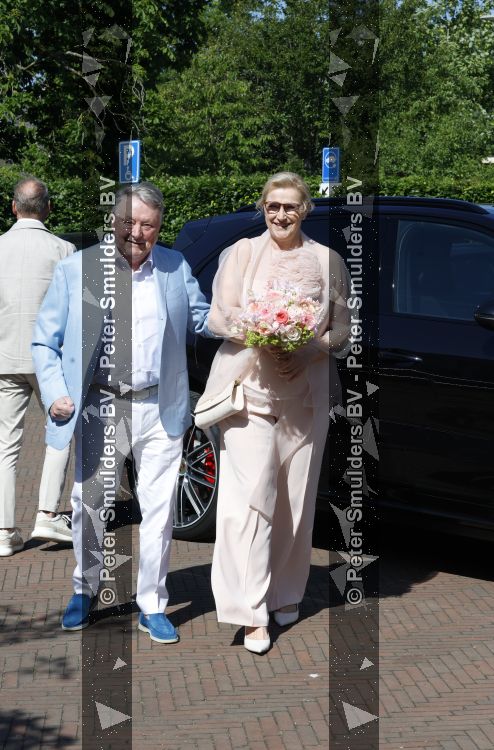 Blaricum / Amstelveen 28 mei 2026
Oger Lusink en zijn vrouw Ellen trouwen in het gemeentehuis van Blaricum en daarna hebben ze een lunch bij restaurant Aan de Poel 