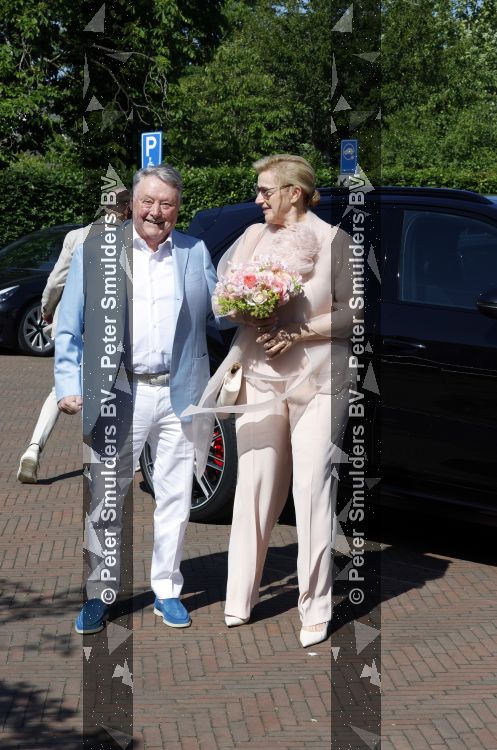 Blaricum / Amstelveen 28 mei 2026
Oger Lusink en zijn vrouw Ellen trouwen in het gemeentehuis van Blaricum en daarna hebben ze een lunch bij restaurant Aan de Poel 
