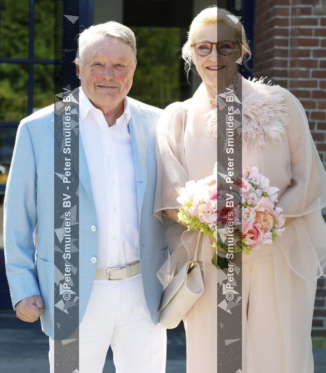 Blaricum / Amstelveen 28 mei 2026
Oger Lusink en zijn vrouw Ellen trouwen in het gemeentehuis van Blaricum en daarna hebben ze een lunch bij restaurant Aan de Poel 