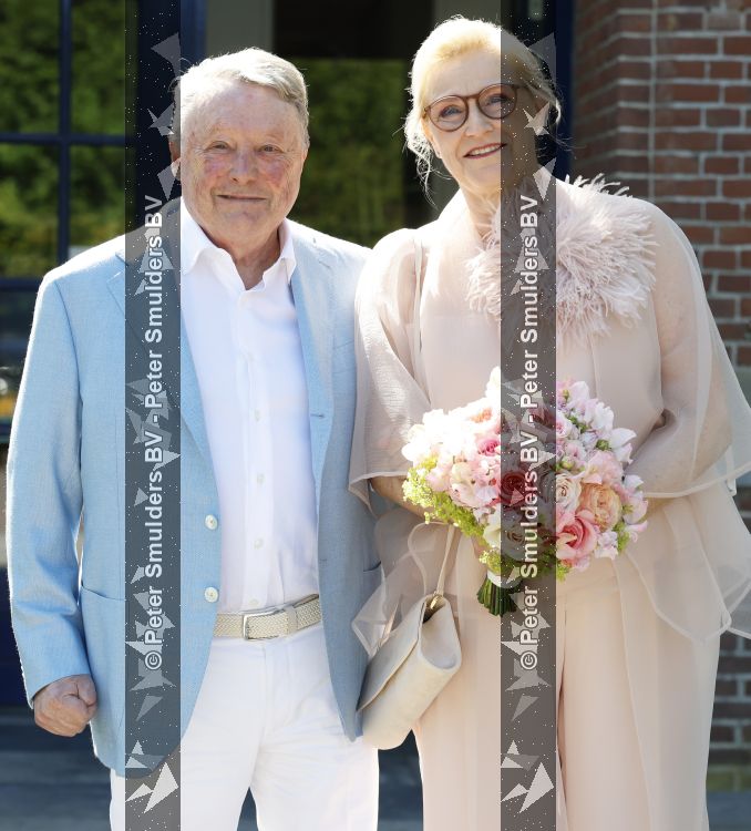 Blaricum / Amstelveen 28 mei 2026
Oger Lusink en zijn vrouw Ellen trouwen in het gemeentehuis van Blaricum en daarna hebben ze een lunch bij restaurant Aan de Poel 