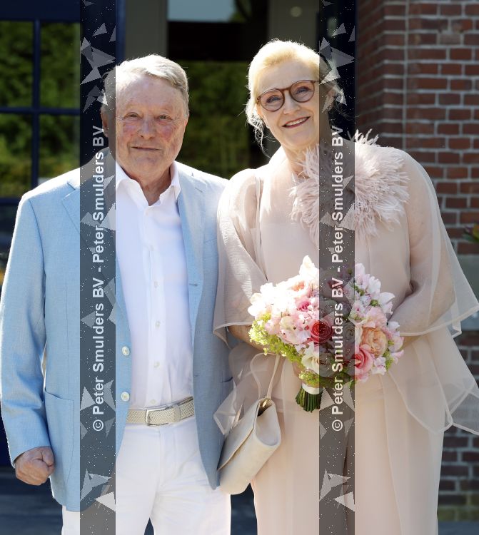 Blaricum / Amstelveen 28 mei 2026
Oger Lusink en zijn vrouw Ellen trouwen in het gemeentehuis van Blaricum en daarna hebben ze een lunch bij restaurant Aan de Poel 