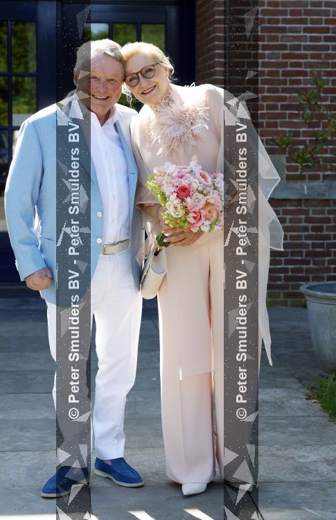 Blaricum / Amstelveen 28 mei 2026
Oger Lusink en zijn vrouw Ellen trouwen in het gemeentehuis van Blaricum en daarna hebben ze een lunch bij restaurant Aan de Poel 