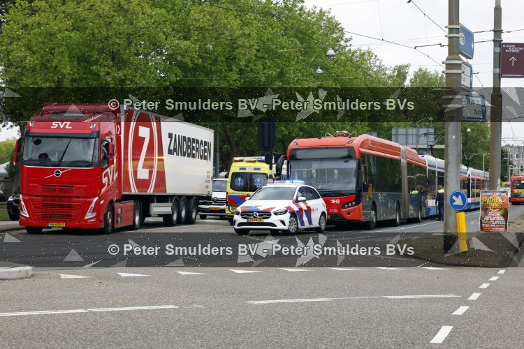 Amsterdam 20 mei 2026
Ongeluk tussen een stadsbus en een tram ter hoogte van Olympisch stadion .