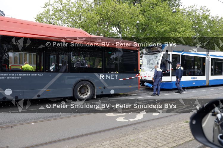 Amsterdam 20 mei 2026
Ongeluk tussen een stadsbus en een tram ter hoogte van Olympisch stadion .