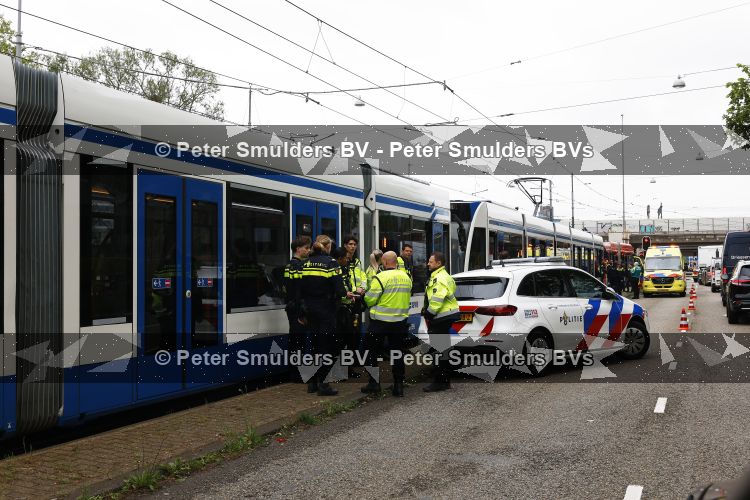 Amsterdam 20 mei 2026
Ongeluk tussen een stadsbus en een tram ter hoogte van Olympisch stadion .