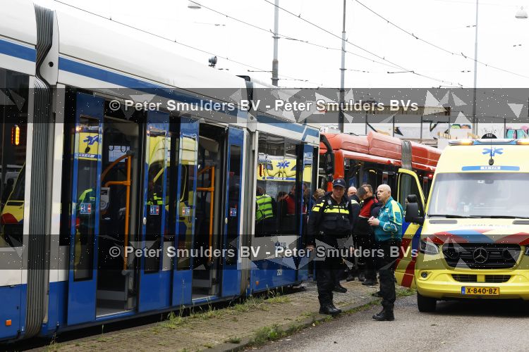 Amsterdam 20 mei 2026
Ongeluk tussen een stadsbus en een tram ter hoogte van Olympisch stadion .
