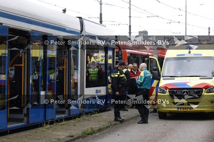 Amsterdam 20 mei 2026
Ongeluk tussen een stadsbus en een tram ter hoogte van Olympisch stadion .