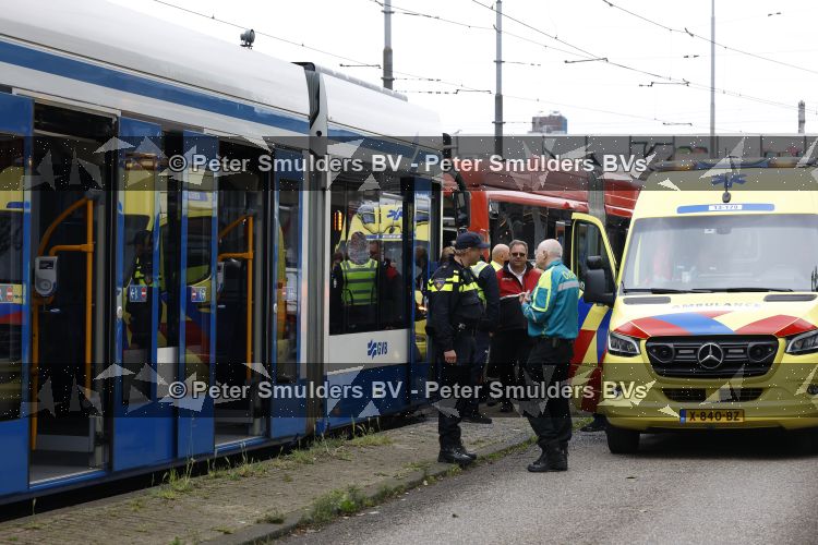 Amsterdam 20 mei 2026
Ongeluk tussen een stadsbus en een tram ter hoogte van Olympisch stadion .