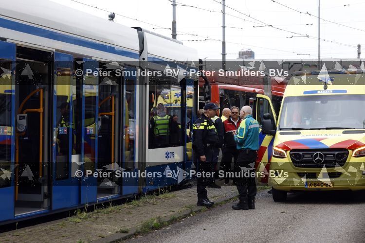 Amsterdam 20 mei 2026
Ongeluk tussen een stadsbus en een tram ter hoogte van Olympisch stadion .