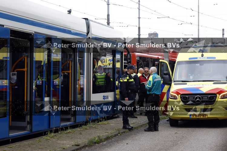 Amsterdam 20 mei 2026
Ongeluk tussen een stadsbus en een tram ter hoogte van Olympisch stadion .