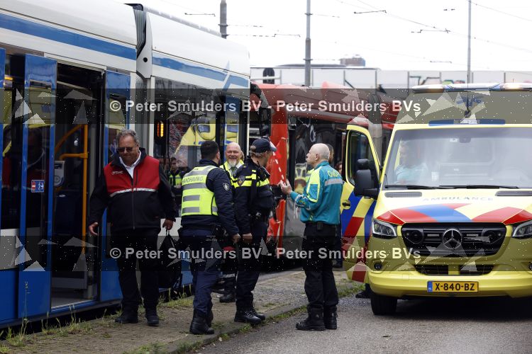 Amsterdam 20 mei 2026
Ongeluk tussen een stadsbus en een tram ter hoogte van Olympisch stadion .