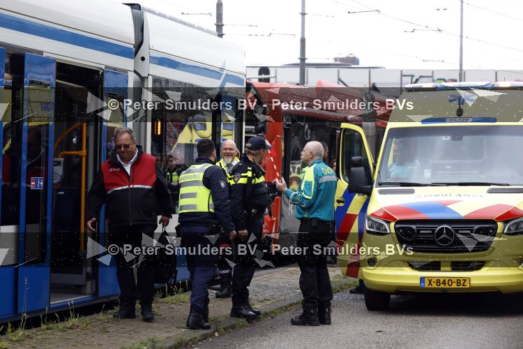Amsterdam 20 mei 2026
Ongeluk tussen een stadsbus en een tram ter hoogte van Olympisch stadion .