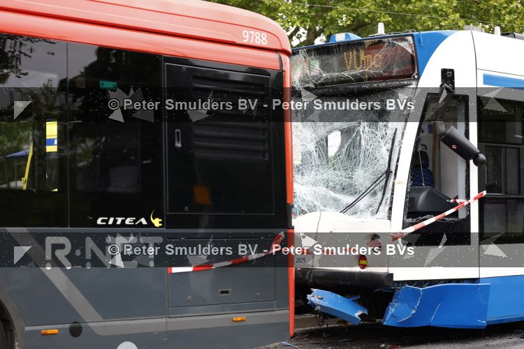 Amsterdam 20 mei 2026
Ongeluk tussen een stadsbus en een tram ter hoogte van Olympisch stadion .