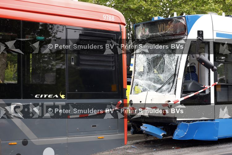 Amsterdam 20 mei 2026
Ongeluk tussen een stadsbus en een tram ter hoogte van Olympisch stadion .