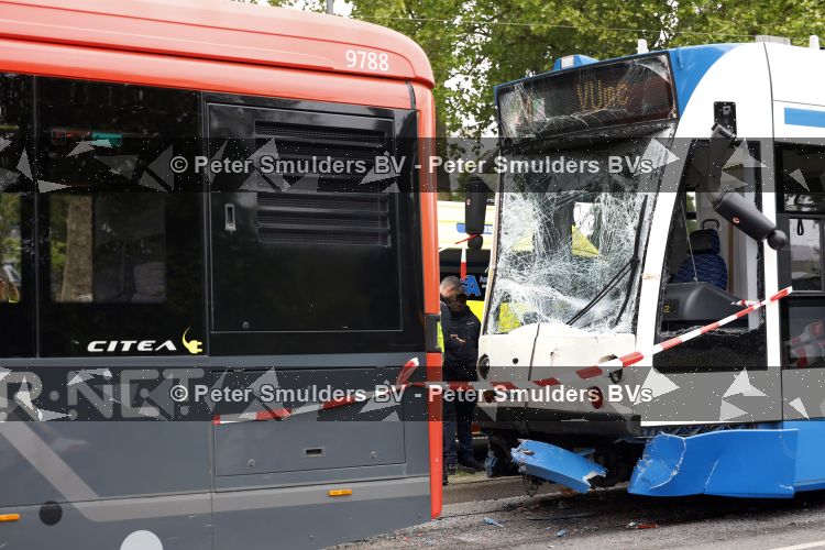 Amsterdam 20 mei 2026
Ongeluk tussen een stadsbus en een tram ter hoogte van Olympisch stadion .