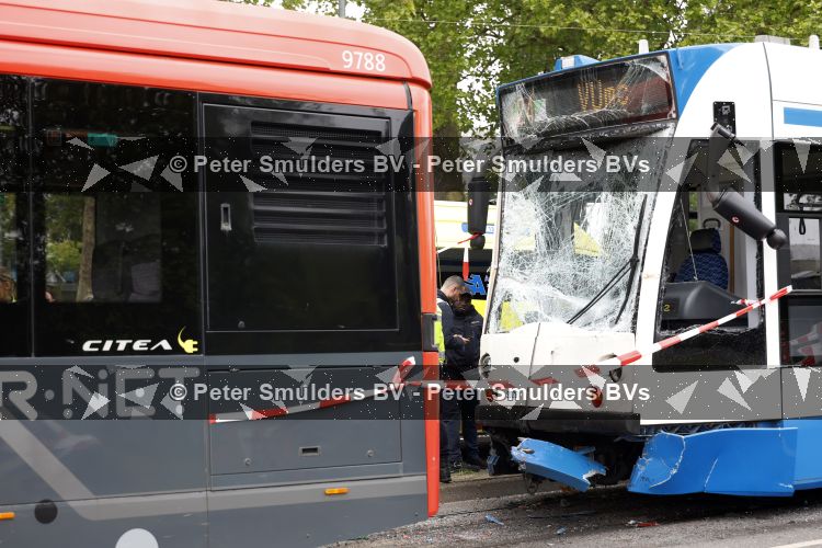 Amsterdam 20 mei 2026
Ongeluk tussen een stadsbus en een tram ter hoogte van Olympisch stadion .