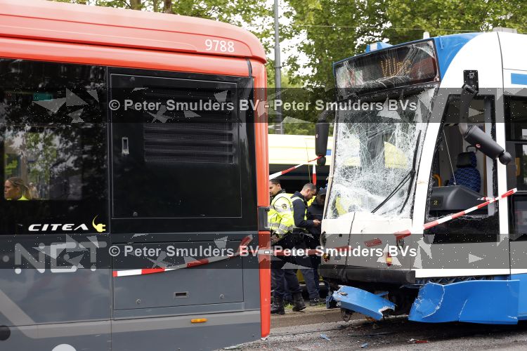 Amsterdam 20 mei 2026
Ongeluk tussen een stadsbus en een tram ter hoogte van Olympisch stadion .