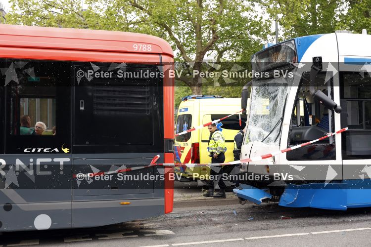 Amsterdam 20 mei 2026
Ongeluk tussen een stadsbus en een tram ter hoogte van Olympisch stadion .