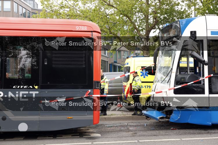 Amsterdam 20 mei 2026
Ongeluk tussen een stadsbus en een tram ter hoogte van Olympisch stadion .