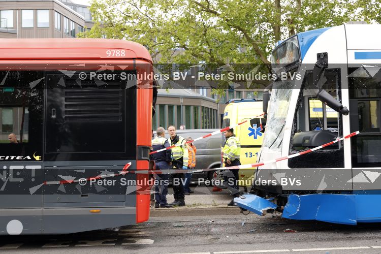 Amsterdam 20 mei 2026
Ongeluk tussen een stadsbus en een tram ter hoogte van Olympisch stadion .