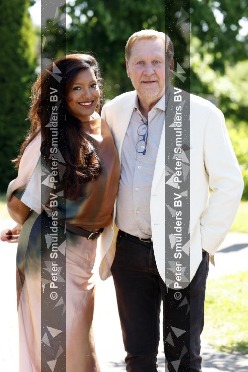 Blaricum / Amstelveen 28 mei 2026
Oger Lusink en zijn vrouw Ellen trouwen in het gemeentehuis van Blaricum en daarna hebben ze een lunch bij restaurant Aan de Poel . Oos Kesbeke met zijn vrouw 