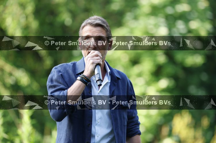 Amsterdam 29 mei 2026
Prins Maurits opent het golftournooi in het Vondelpark met een mooie afslag .