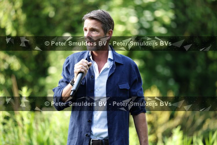 Amsterdam 29 mei 2026
Prins Maurits opent het golftournooi in het Vondelpark met een mooie afslag .