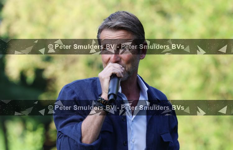 Amsterdam 29 mei 2026
Prins Maurits opent het golftournooi in het Vondelpark met een mooie afslag .