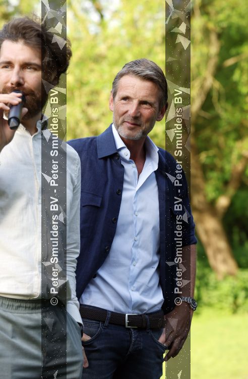 Amsterdam 29 mei 2026
Prins Maurits opent het golftournooi in het Vondelpark met een mooie afslag .