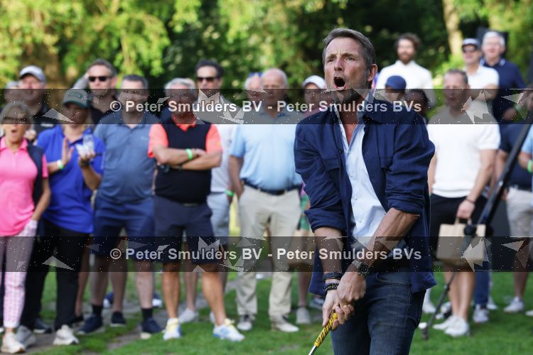Amsterdam 29 mei 2026
Prins Maurits opent het golftournooi in het Vondelpark met een mooie afslag .